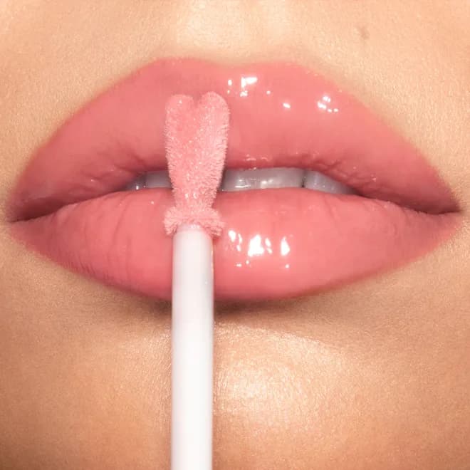 لیپ گلاس حجم دهنده لب شارلوت تیلبری رنگ پیلوتاک| Charlotte Tilbury Collagen Lip Bath Collagen Enhanced Lip Plumping Effect — تصویر ۳