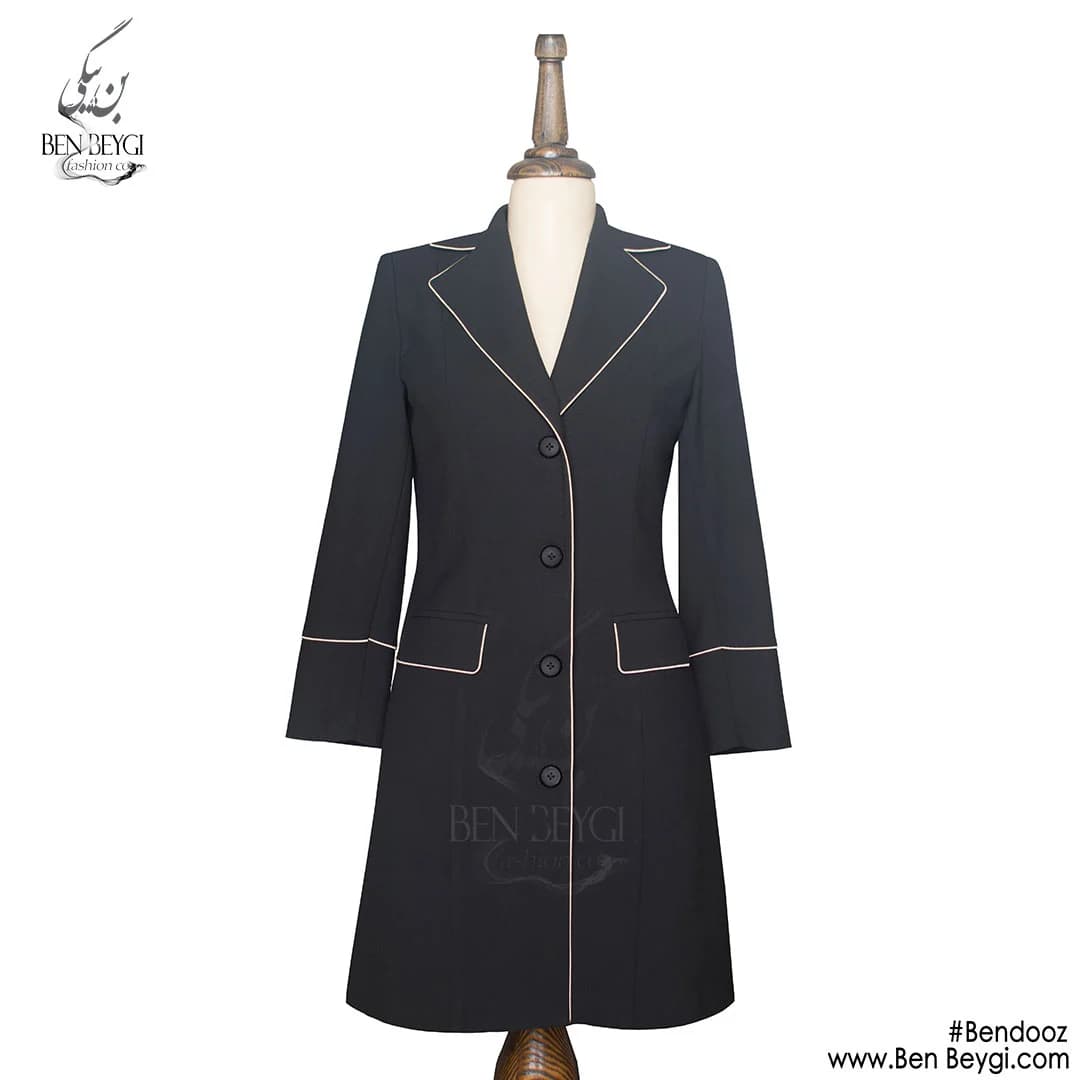 مانتو شلوار اداری مشکی یقه انگلیسی مغزی دوزی طلایی پارچه بزیاق قد 100 کد 22043
