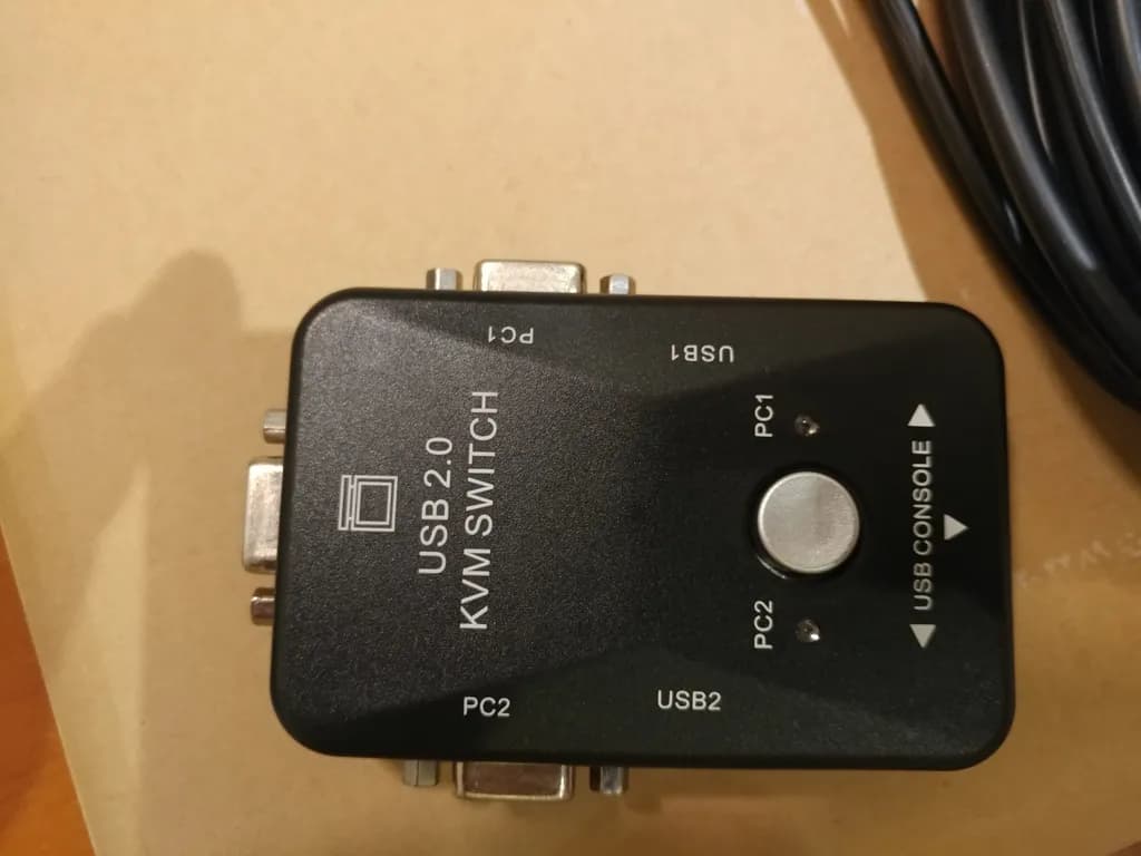 سوییچ KVM دو پورت USB مدل BAMA122 به همراه دو کابل KVM کد B21003 — تصویر ۵