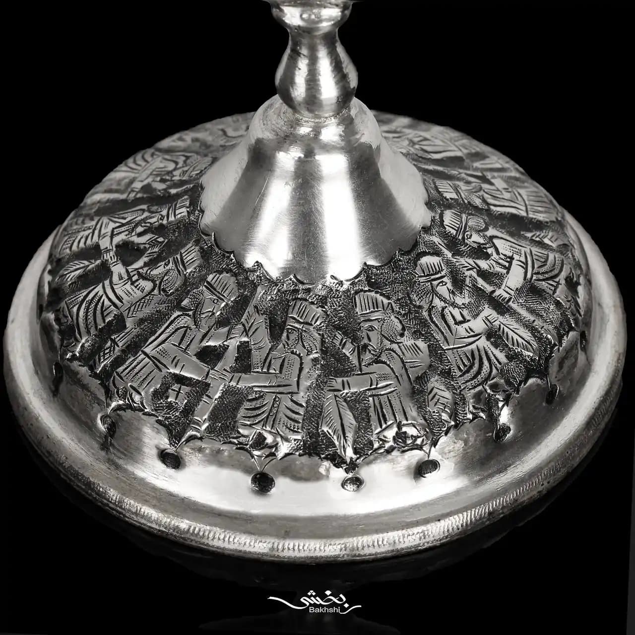 ست آینه بیضی تاجدار و شمعدان نقره دوشاخه تخت جمشید — تصویر ۹