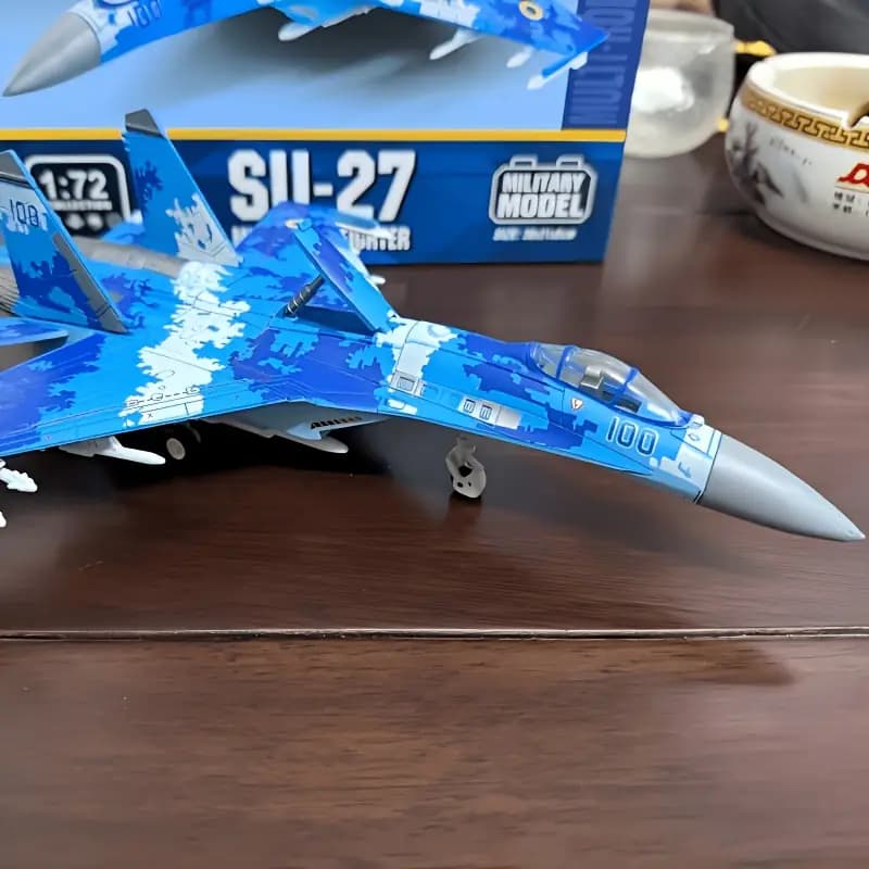ماکت هواپیمای SU-27 مقیاس 1:72 با پایه (دکور رومیزی) — تصویر ۴
