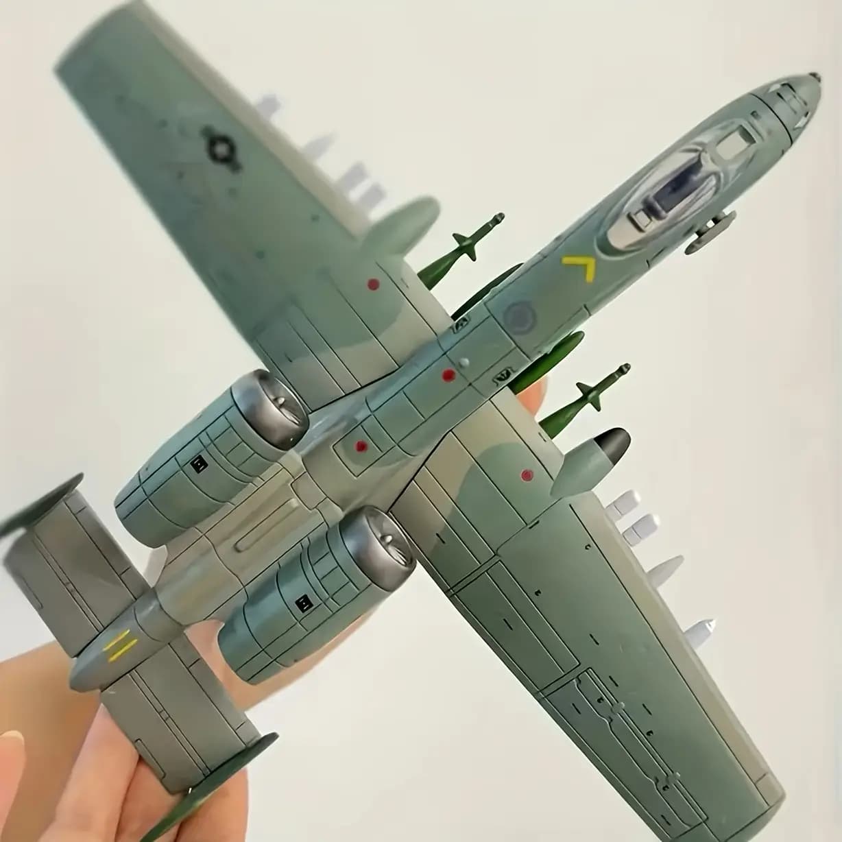 ماکت هواپیمای نظامی A-10 با مقیاس 1:72 (دایکست) به همراه پایه نمایش — تصویر ۲