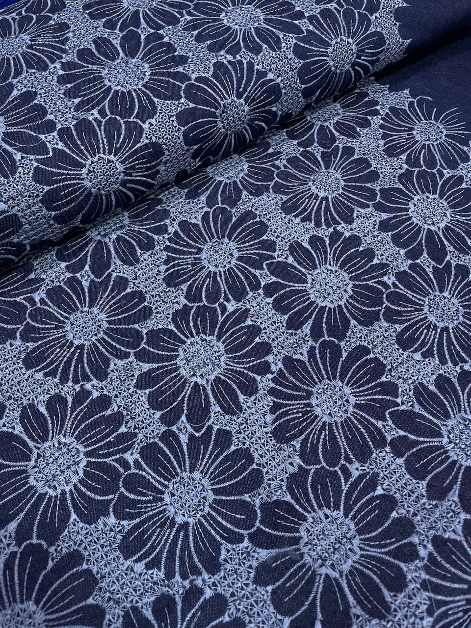 جین گلدوزی روشن — تصویر ۴