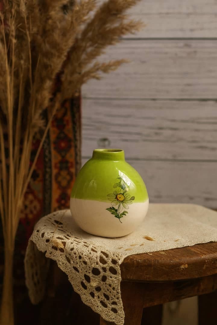 گلدان دفرمه دو رنگ نقاشی گل سرامیکی