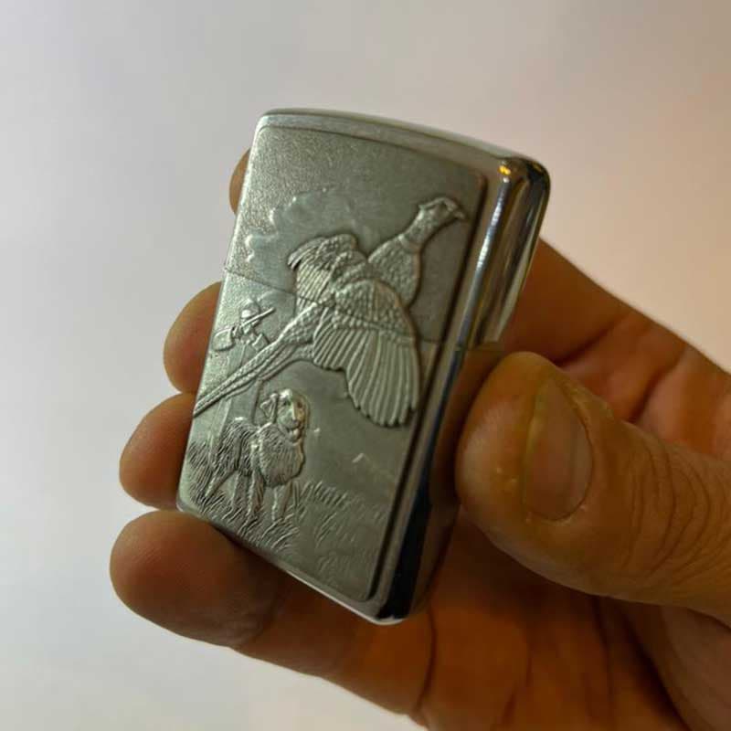 فندک زیپو اصل پلاک دار شکار قرقاول کد 20853 zippo — تصویر ۳