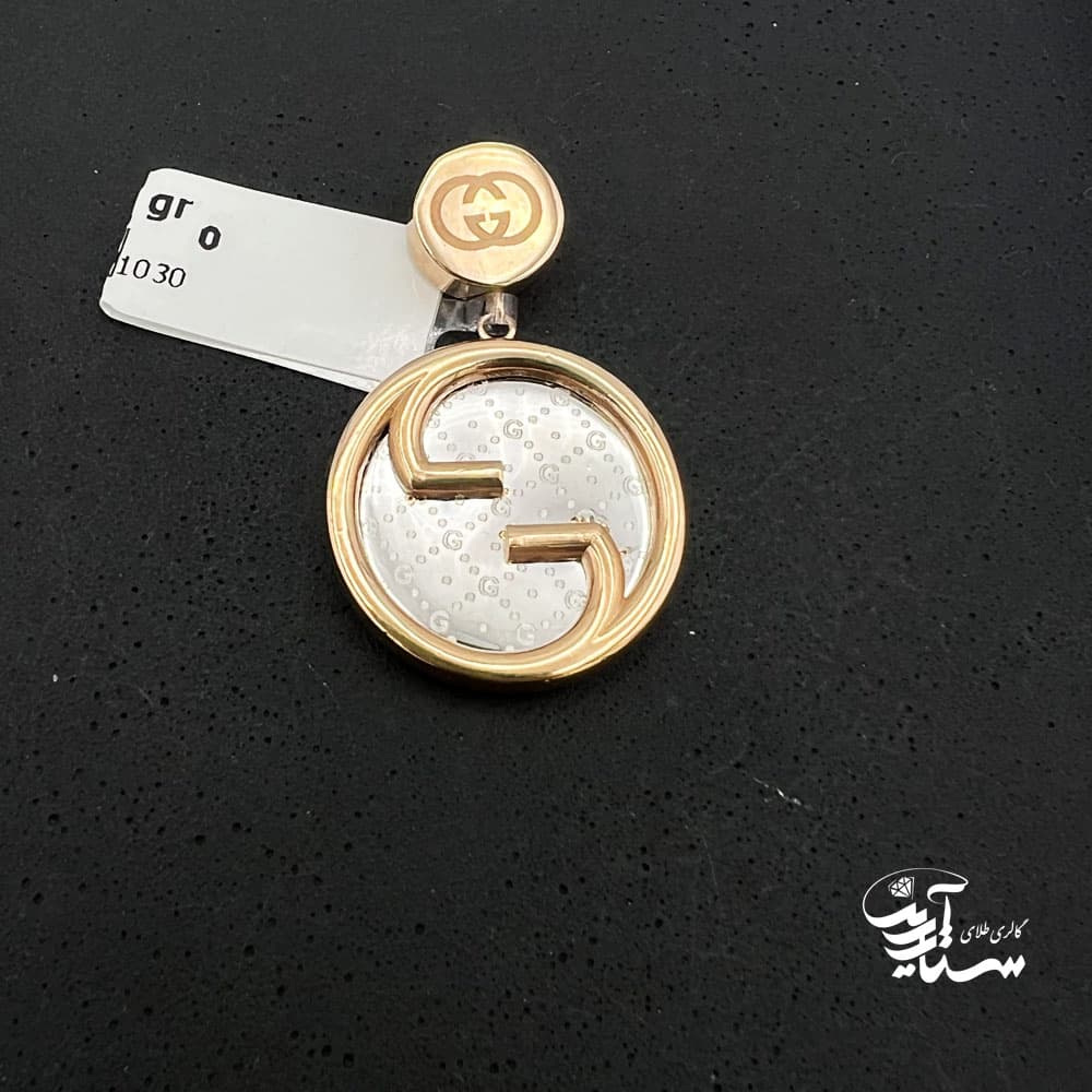 پلاک طلا گوچی — تصویر ۲
