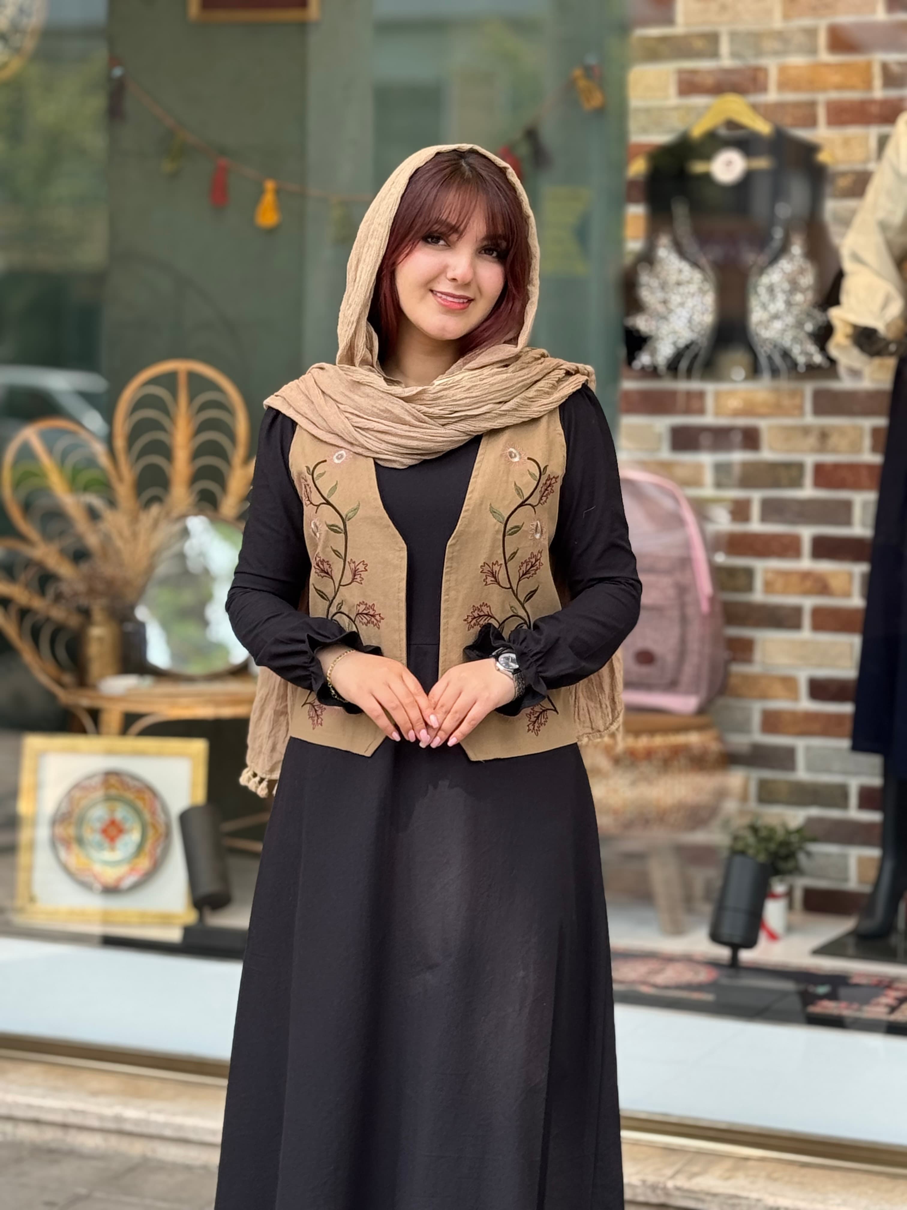 پیراهن جلیقه سونیا مشکی نسکافه ای — تصویر ۲
