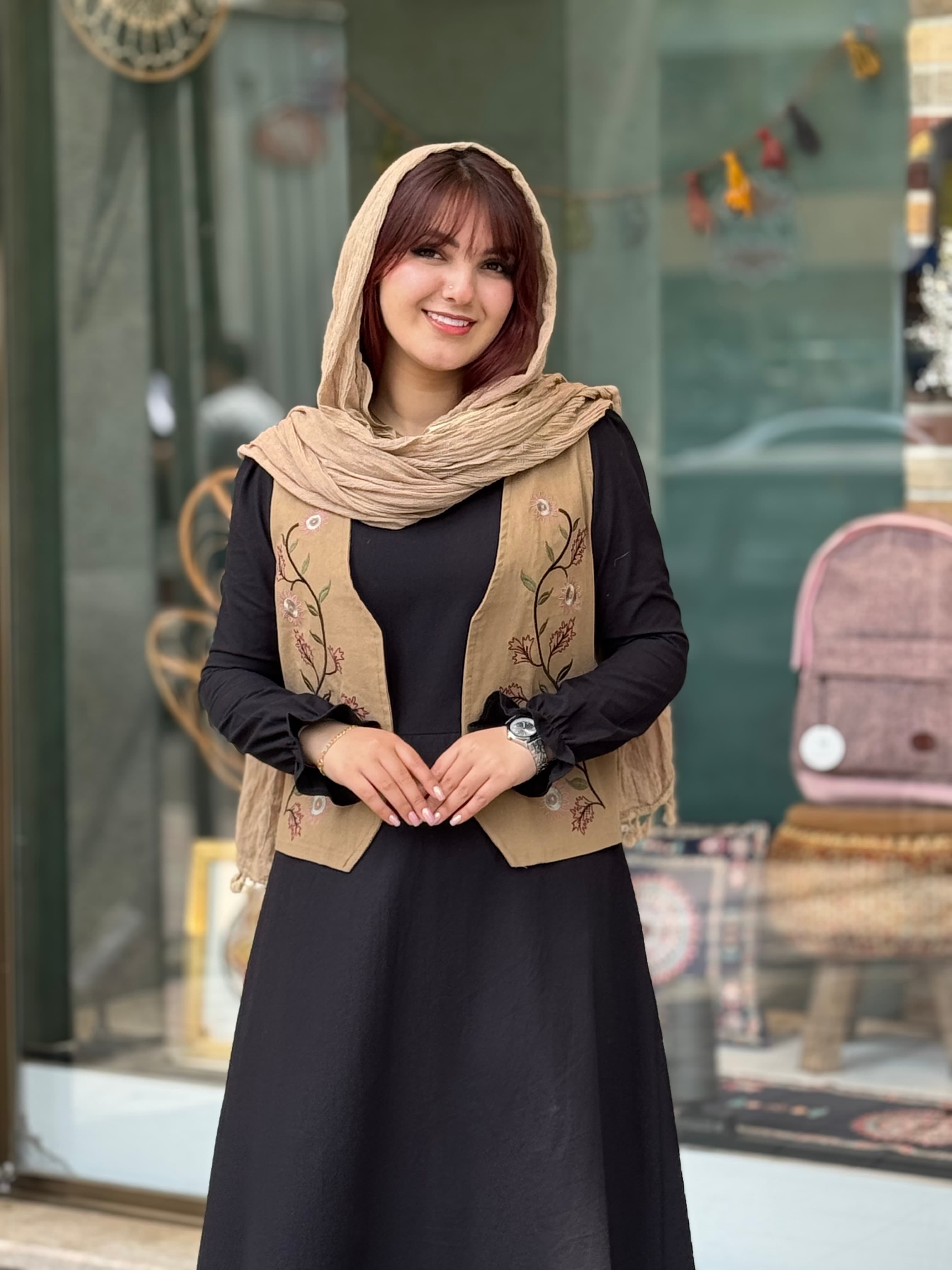 پیراهن جلیقه سونیا مشکی نسکافه ای — تصویر ۳