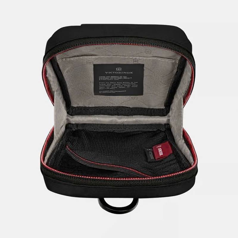 کیف رودوشی ویکتورینوکس مدل TRAVEL ESSENTIALS CITY POUCH 653376 — تصویر ۳