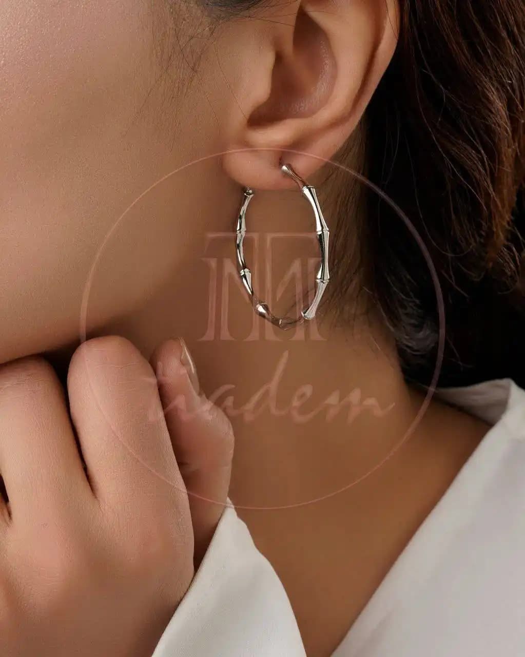 گوشواره حلقهای بامبو نانو ضد حساسیت با رنگ طلایی و نقرهای — تصویر ۲