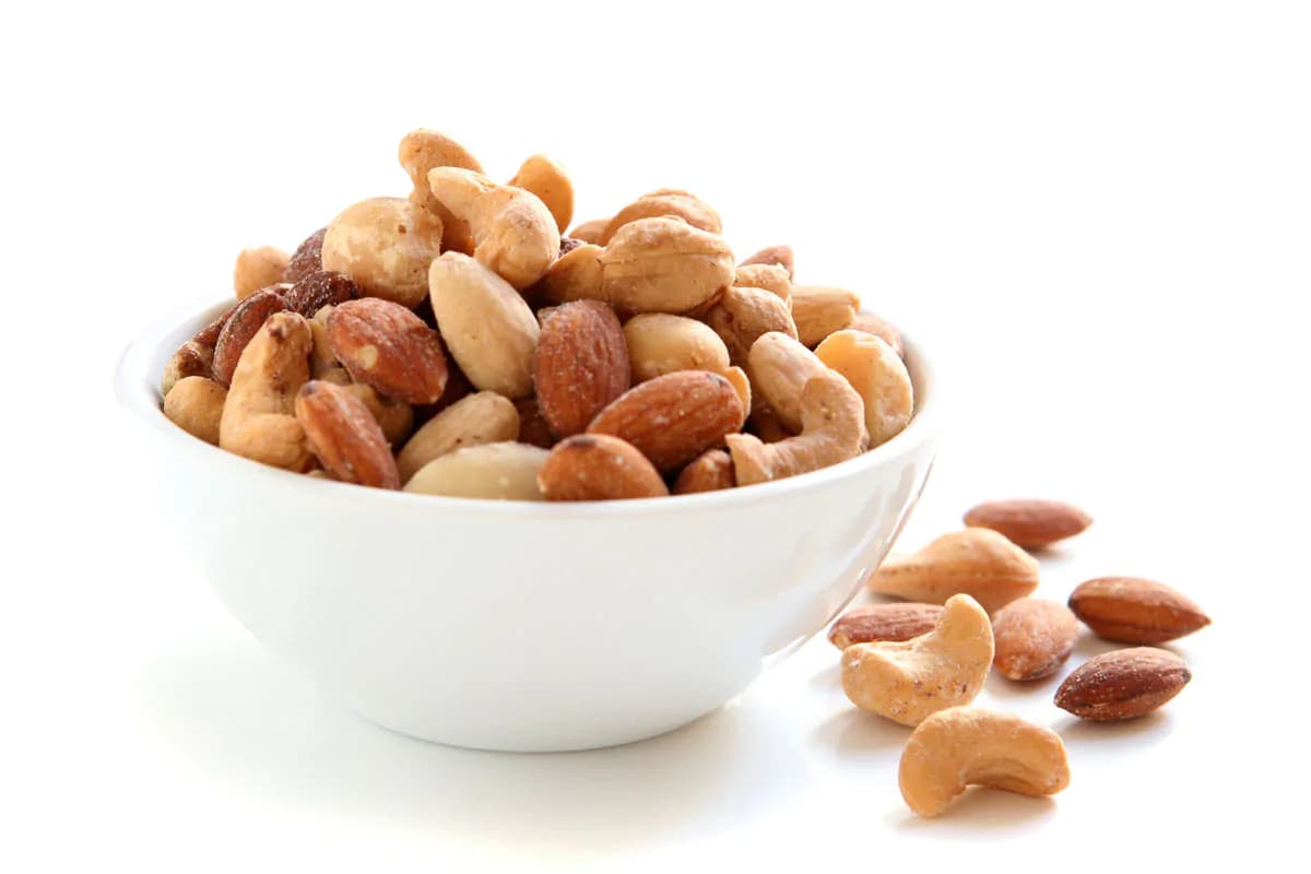 تصویر استوک آجیل شور داخل ظرف چینی