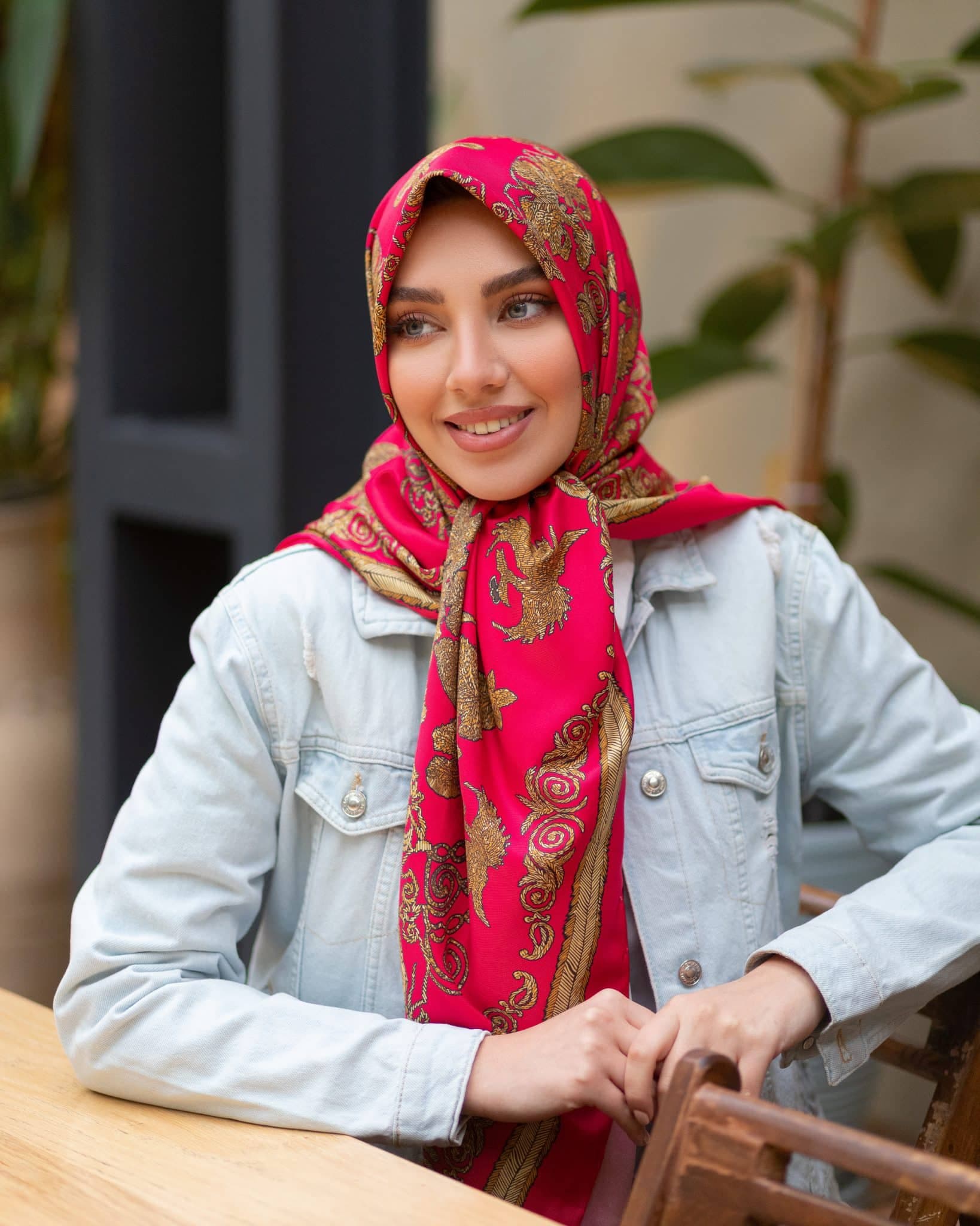 روسری ابریشم توییل ۸۳۷ — تصویر ۳