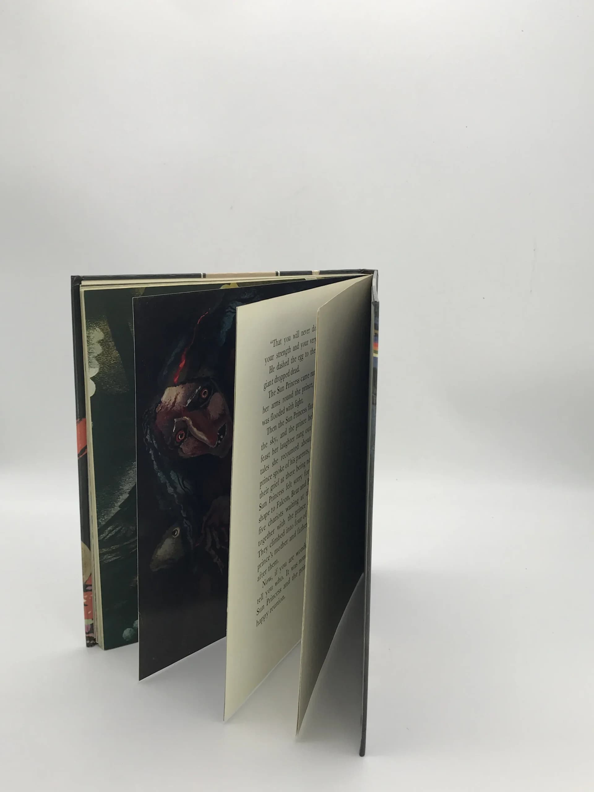 FOLK TALES FROM THE SOVIET UNION نوشته Robert Babloyan & Mirlena Shumskay — تصویر ۵