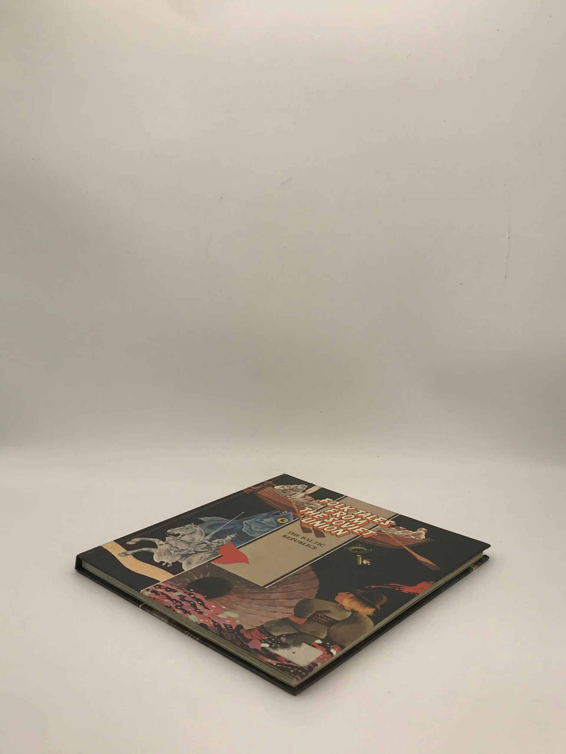 FOLK TALES FROM THE SOVIET UNION نوشته Robert Babloyan & Mirlena Shumskay — تصویر ۴
