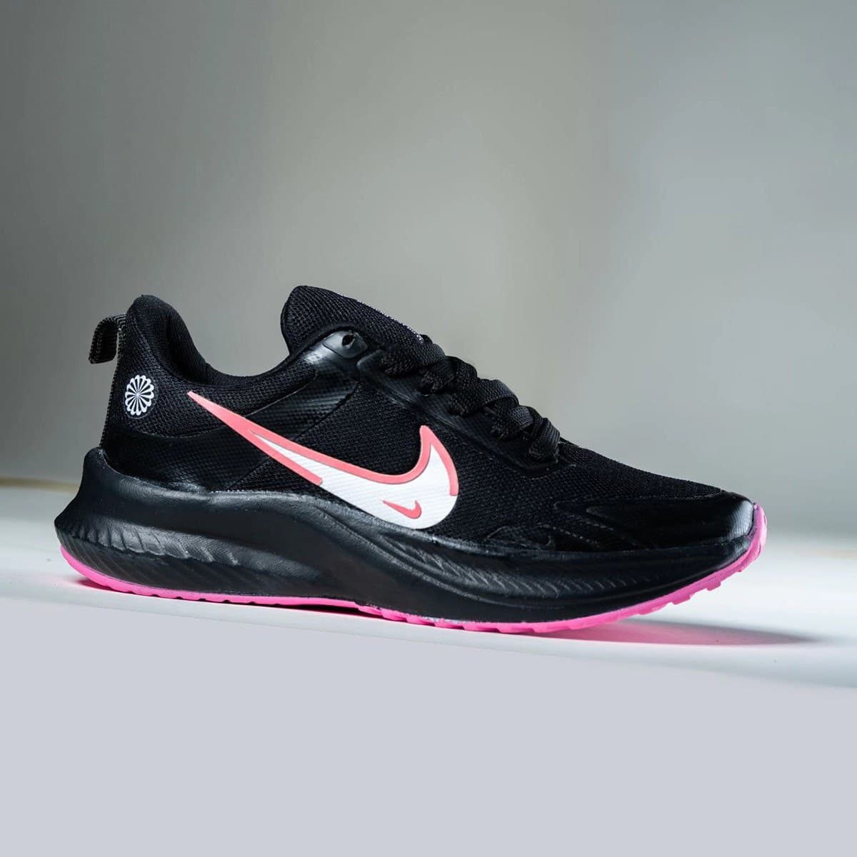 کفش ورزشی Nike زنانه مدل Taban در 3 رنگ — تصویر ۲