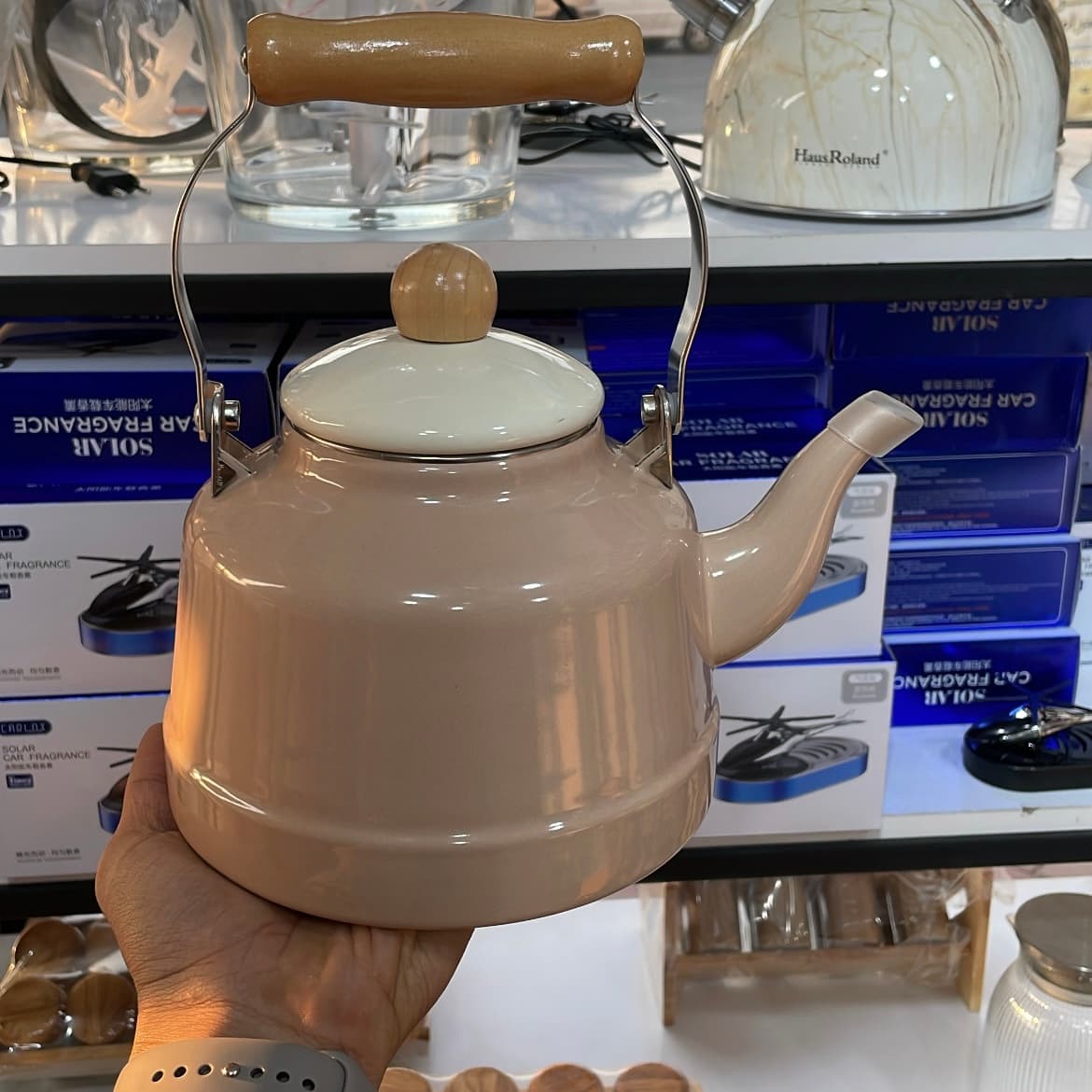کتری لعابی ۲.۵ لیتری طرح اسمگ SMEG رنگ کرم (Brown) — تصویر ۴