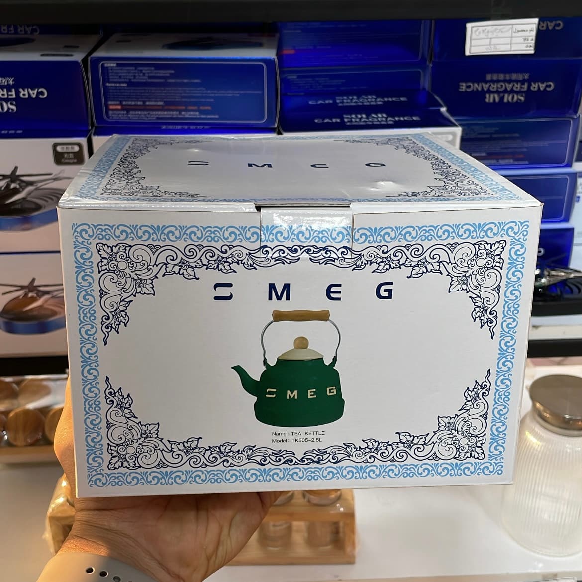 کتری لعابی ۲.۵ لیتری طرح اسمگ SMEG رنگ مشکی درب کرم — تصویر ۵