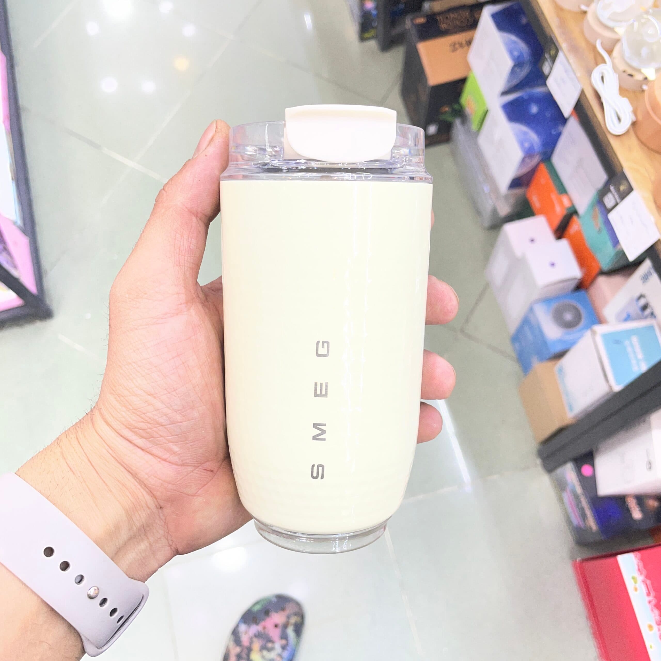 ماگ اسمگ Smeg مدل SMEG-648 چکشی (کرم، نارنجی، زرد، مغز پسته‌ای) — تصویر ۵