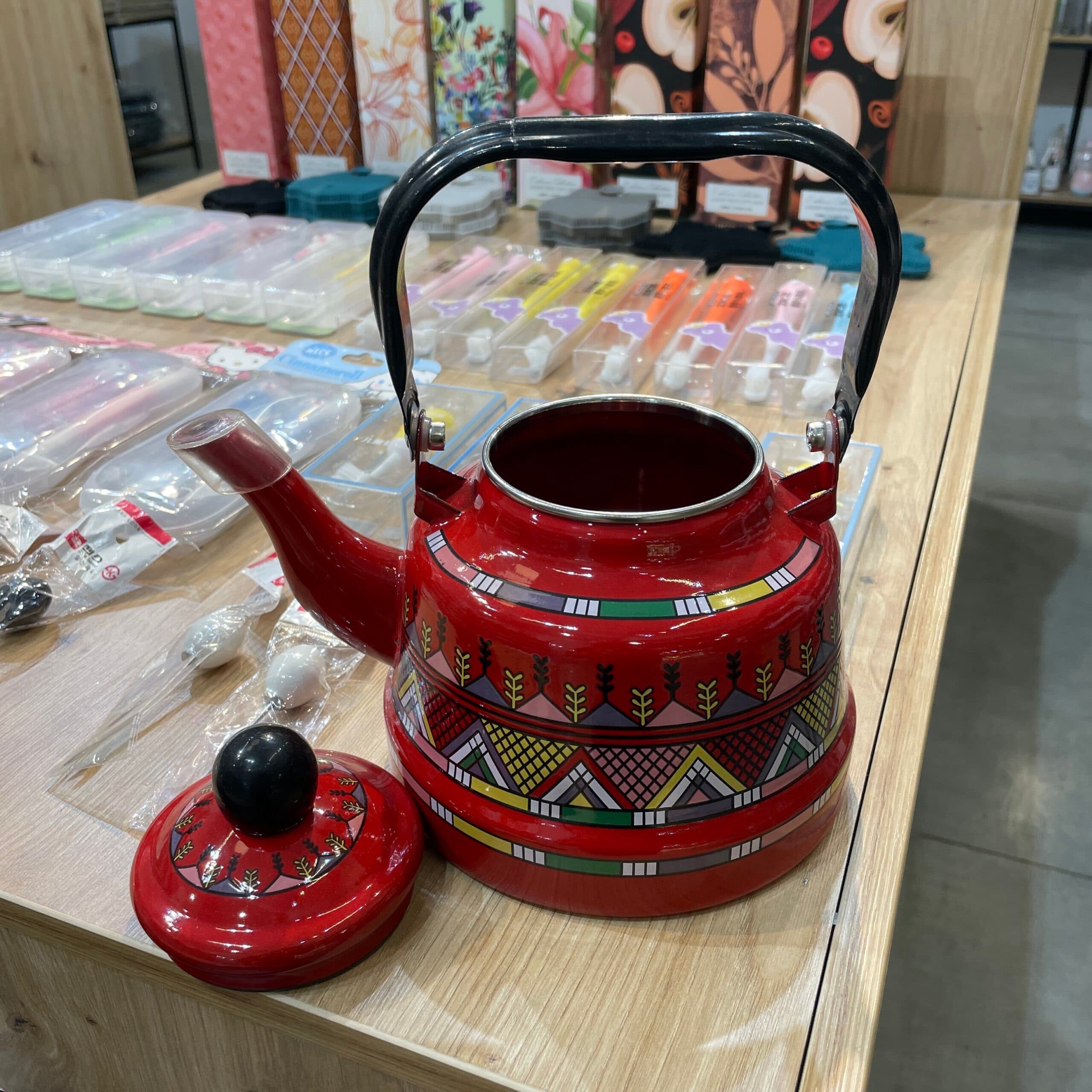 کتری لعابی ۱.۷ لیتر طرح مراکشی قرمز — تصویر ۶