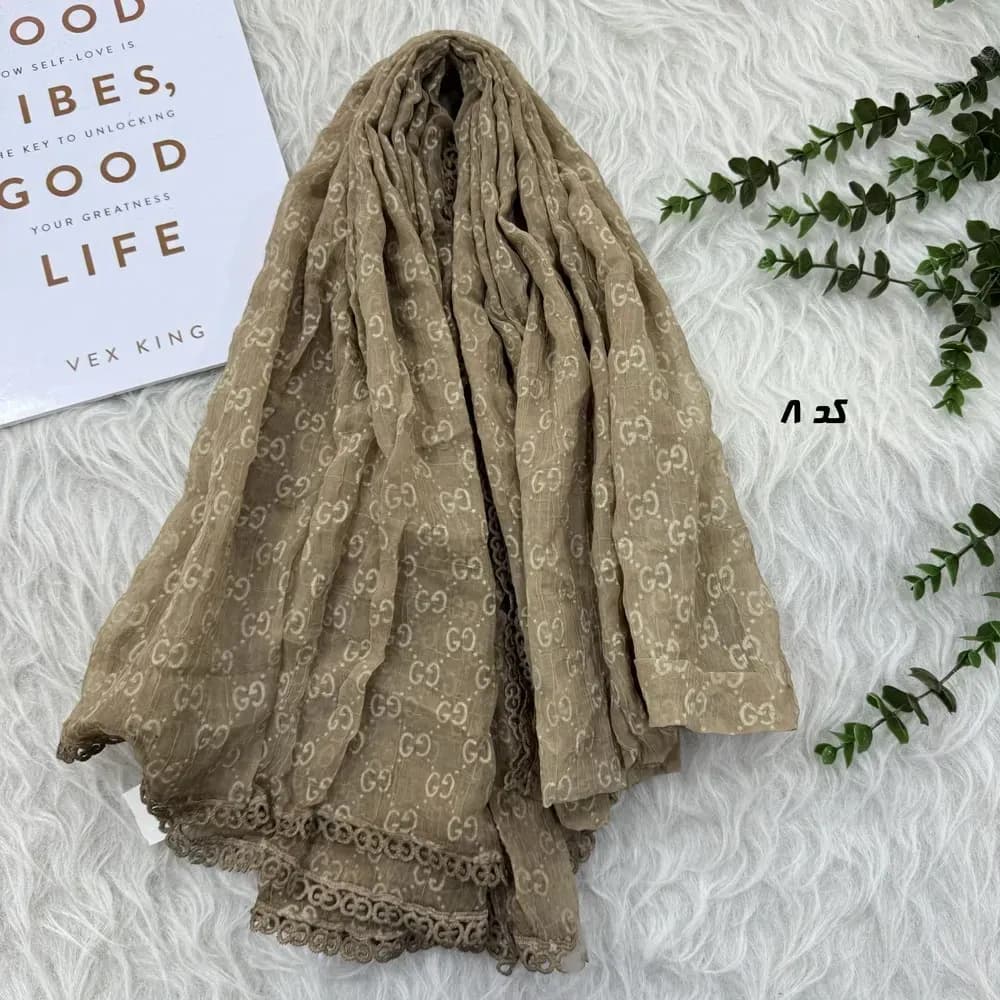 شال حریر مجلسی طرح گوچی قواره 190 در 80 سانتیمتر کد 1964 — تصویر ۴