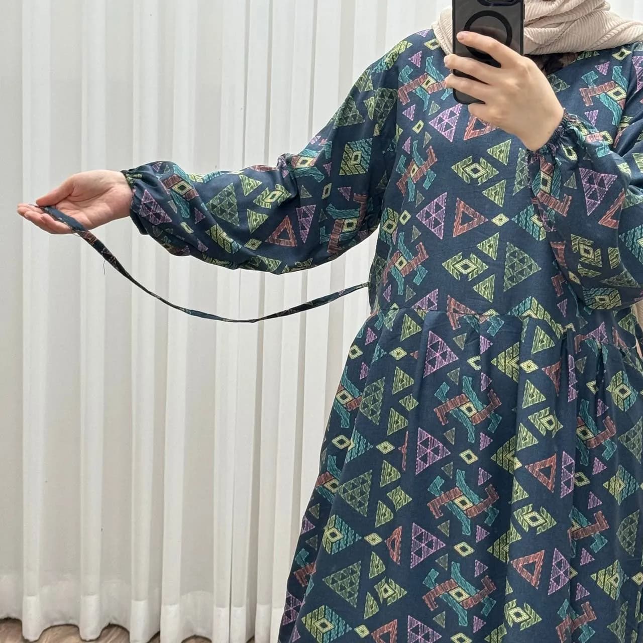 پیراهن زنانه بوگاتی فری سایز تا 46 قد 140 تن خور شیک و راحت بند کمر کمربند دار چهارفصل بدون سایه اندازی — تصویر ۳