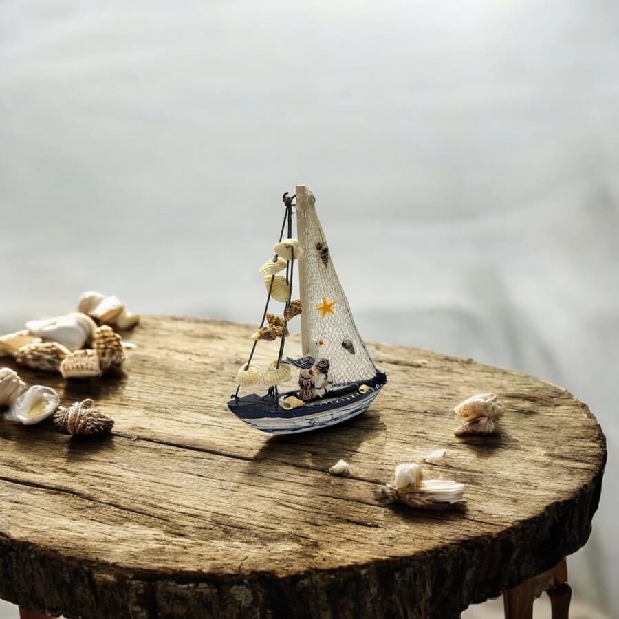 دکوری چوبی مدل قایق با تزئینات صدف و مرغابی