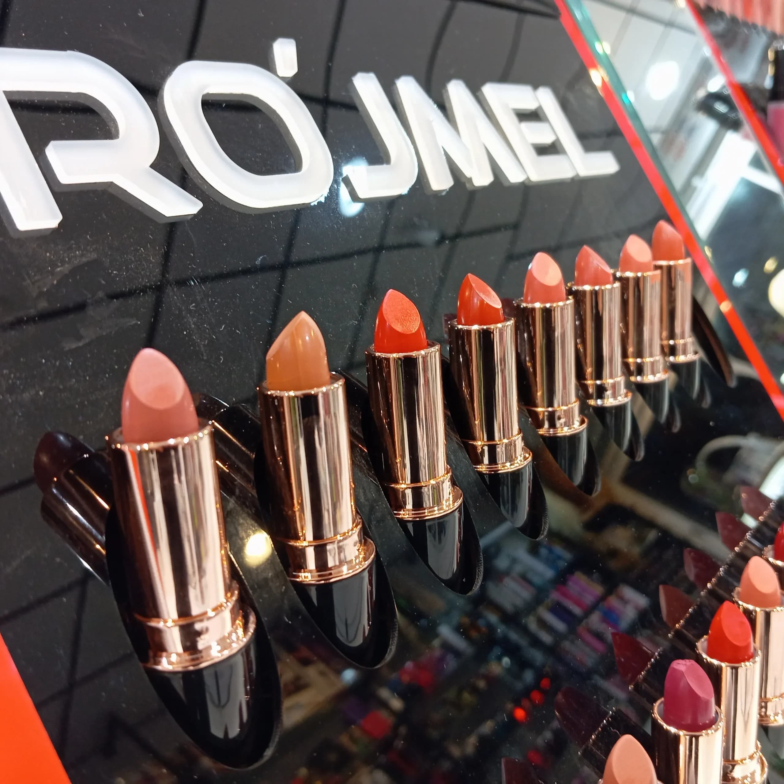 رژلب جامد ولوت مات رژمل 210 ROJMEL VELVET MATT LIPSTICK — تصویر ۴