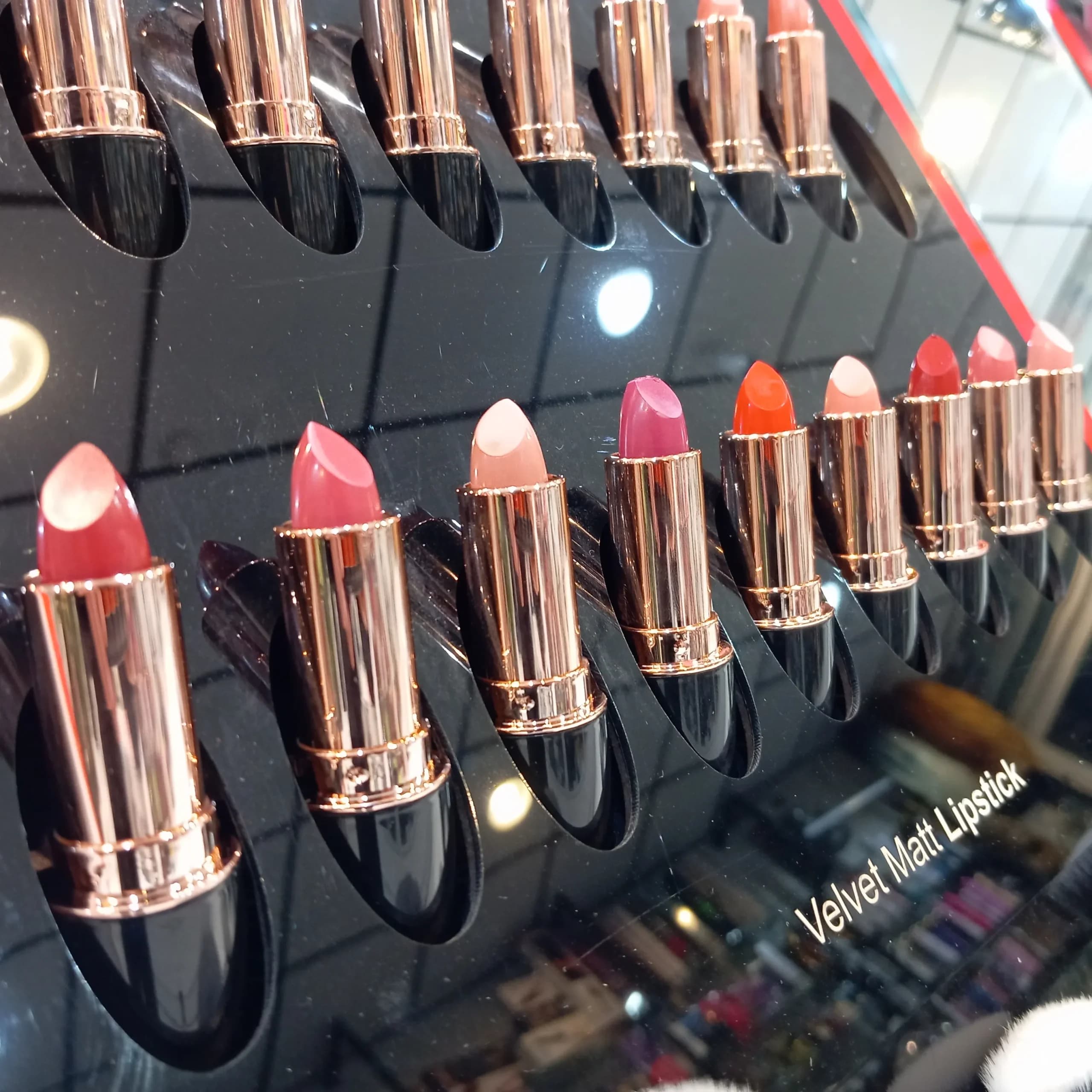 رژلب جامد ولوت مات رژمل 211 ROJMEL VELVET MATT LIPSTICK — تصویر ۳