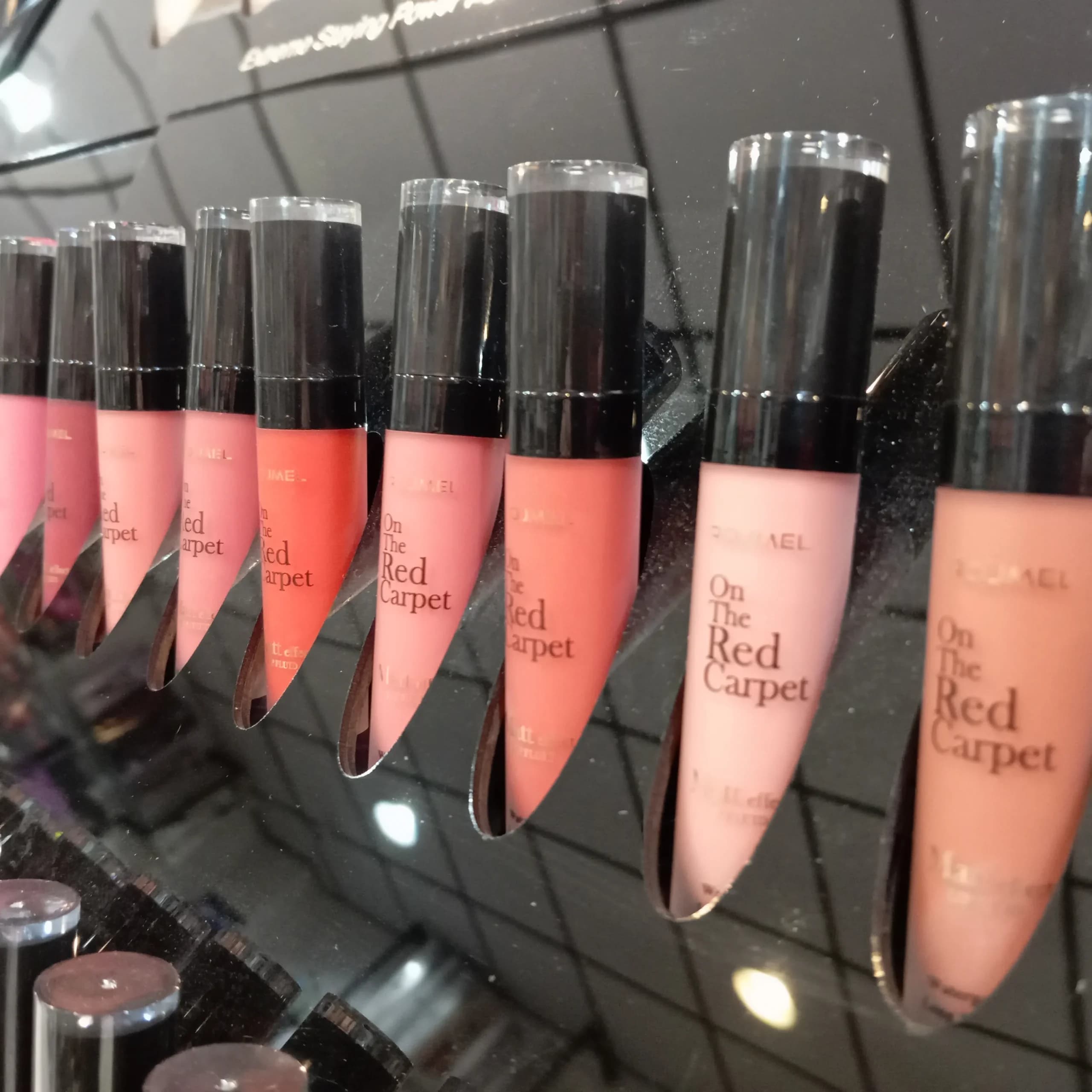 رژلب مایع مات افکت رژمل 311 Matt Effect Lip Fluid Waterproof ROJMEL — تصویر ۶