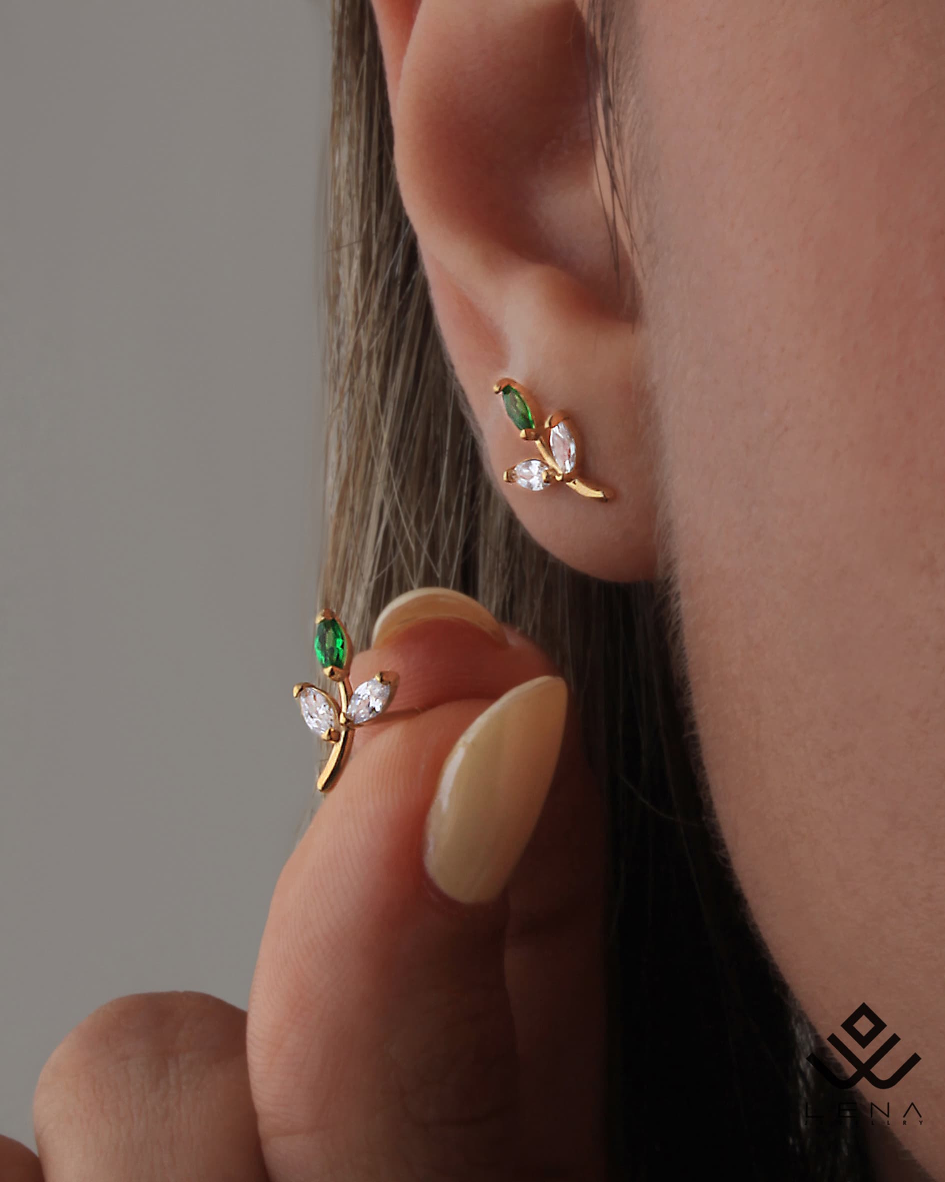 گوشواره طلا میخی برگ سنگی