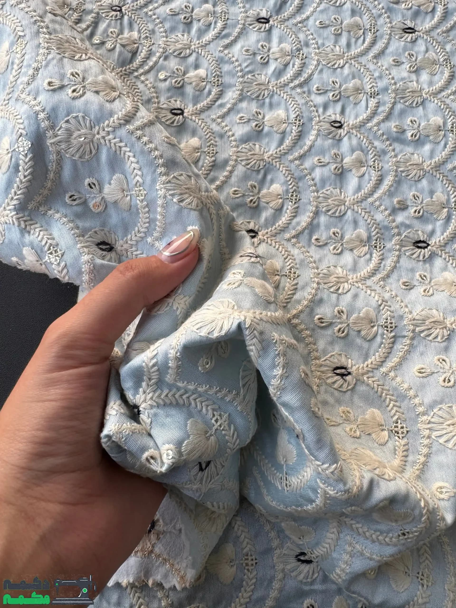 پارچه تافته سوزن دوزی آبی کبریتی — تصویر ۲