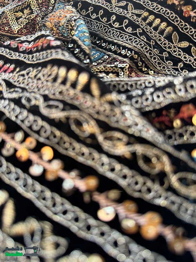 پارچه مخمل سوزن دوزی زمینه مشکی — تصویر ۳