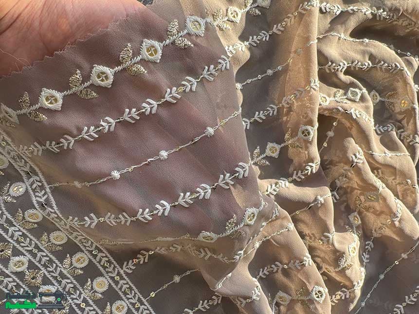 پارچه حریر طرحدار کرم قهوه ای — تصویر ۲