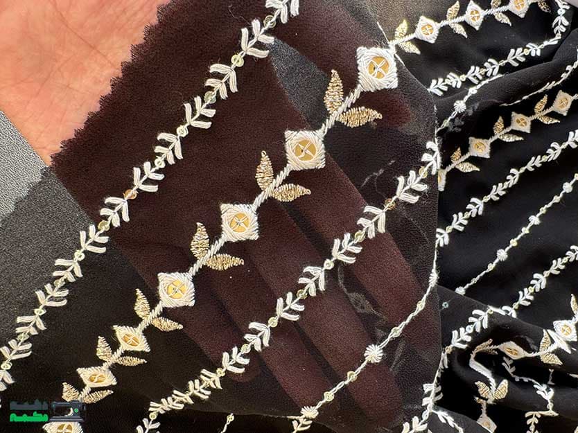 پارچه حریر طرحدار مشکی کلاسیک — تصویر ۳