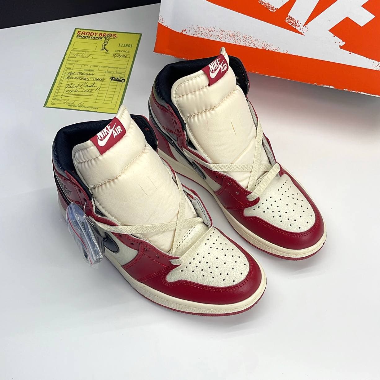 کفش نایک ایر جردن وان ساقدار شیکاگو لاست اند فاند Nike Air Jordan 1 High Chicago Lost and Found — تصویر ۲