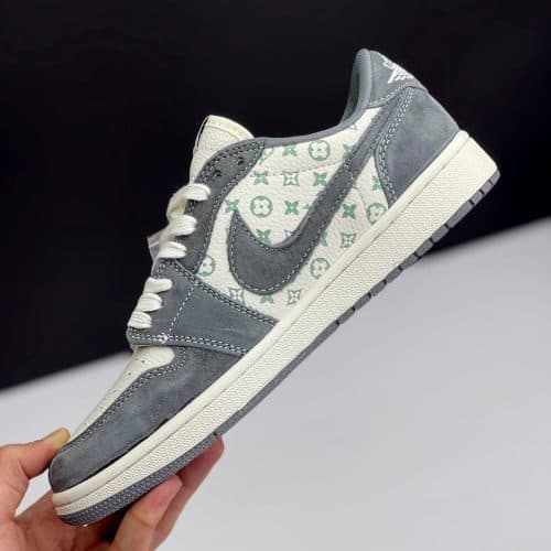 کفش نایک ایر جردن وان لو تراویس اسکات لویی ویتون کرم طوسی روشن | Nike Air Jordan 1 Low Travis Scott Louis Vuitton Light Grey — تصویر ۲