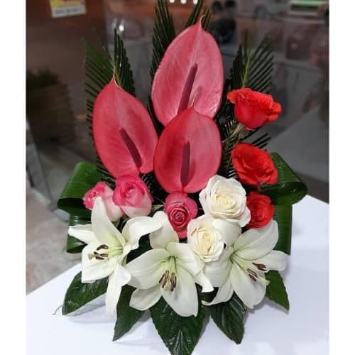 سبد گل رنگارنگ برای همکار خانم در روز مادر 4709