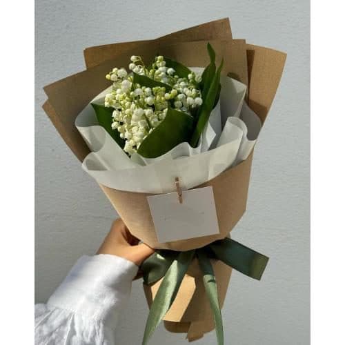 دسته گل ژیپسوفیلا و شیپوری برای روز مادر 4489