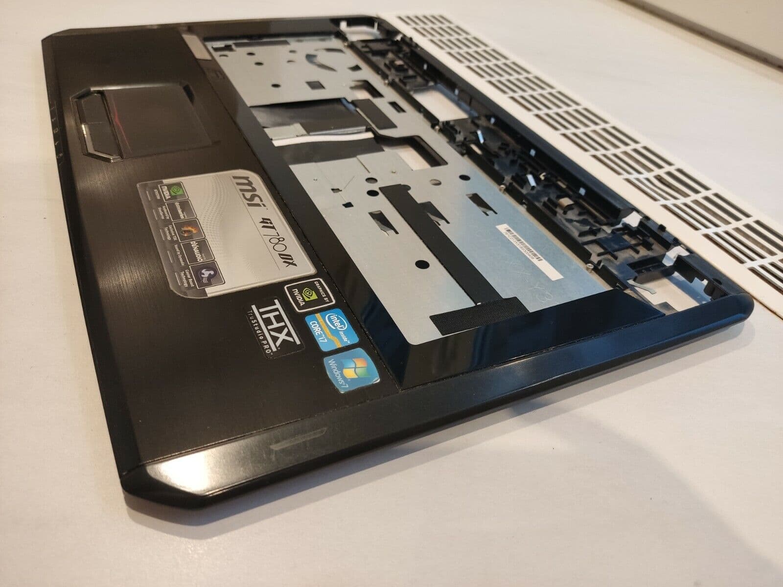 قاب سی اطراف کیبرد لپ تاپ ام اس آی با تاچ مدل MSI MS-1761 COVER C – GAMING — تصویر ۳