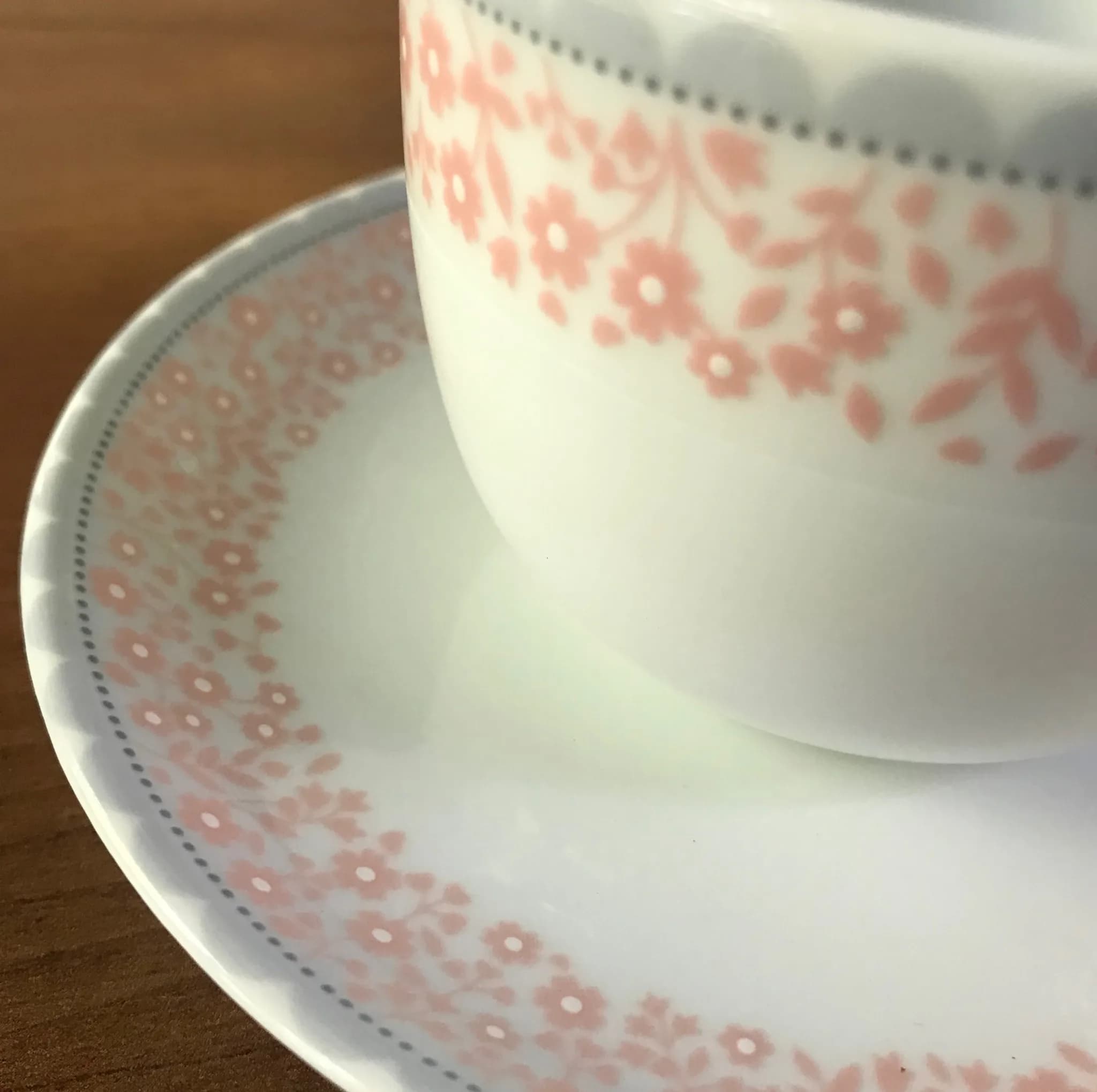 ست فنجان و نعلبکی 12 پارچه چینی زرین ایران مدل كلارا گلبهي درجه 2 — تصویر ۳