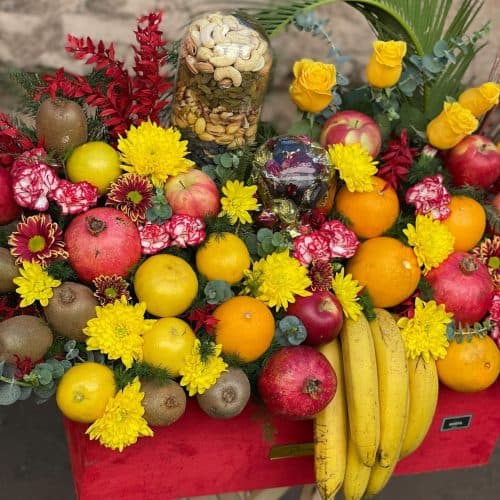 هدیه به همراه گل و میوه ویژه شب یلدا