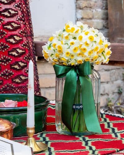 هدیه به همراه گل و میوه شب یلدا به معلم