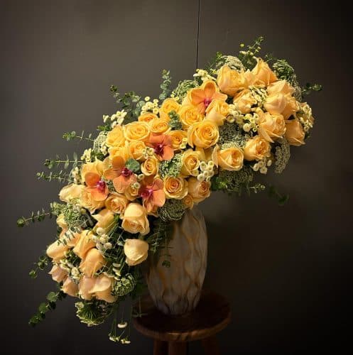 هدیه به همراه گل و میوه شب یلدا برای داماد