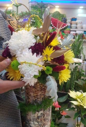 هدیه به همراه گل و میوه شب یلدا برای دانش آموزان