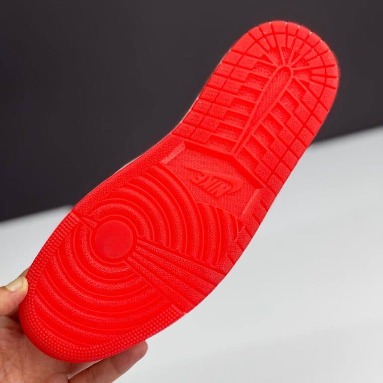 کفش نایک ایر جردن وان ساقدار اسپایدرمن Nike Air Jordan 1 High Spider-Man — تصویر ۳