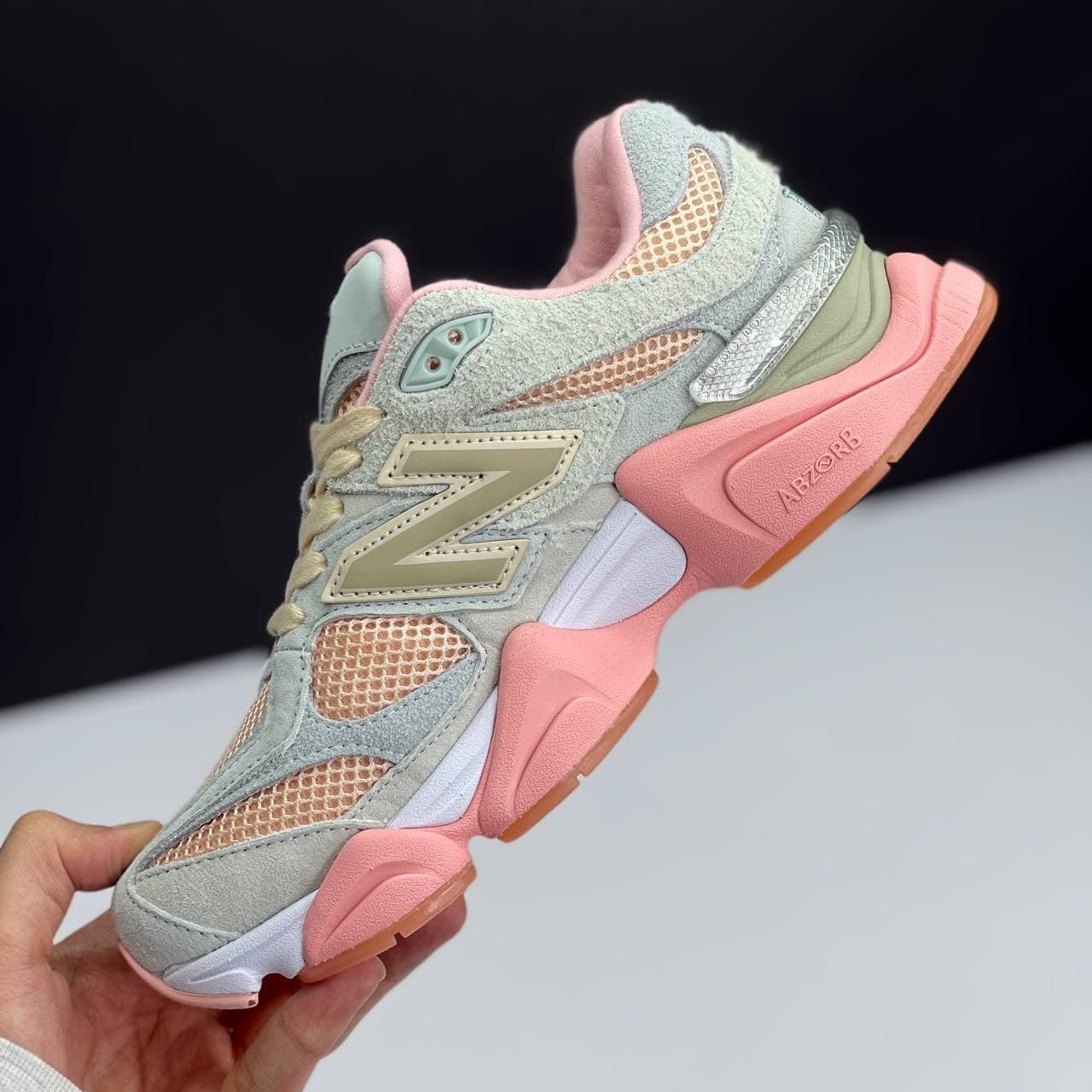 کتونی نیوبالانس ۹۰۶۰ طوسی صورتی New Balance 9060 Gray Pink — تصویر ۲