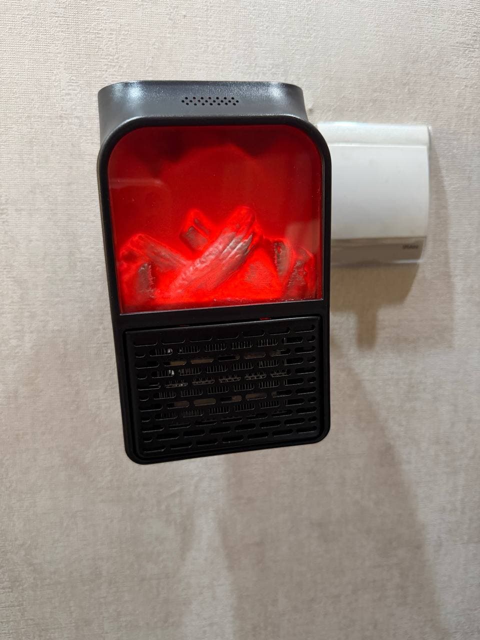 هیتر برقی پریزی Flame Heater 1000 وات طرح شومینه با ریموت کنترل — تصویر ۵