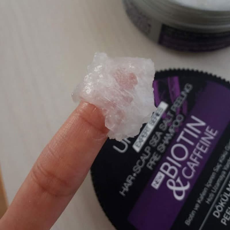 اسکراب کف سر اوربان URBAN CARE BIOTIN & CAFFEINE PRE SHAMPOO حجم200g اصل — تصویر ۲