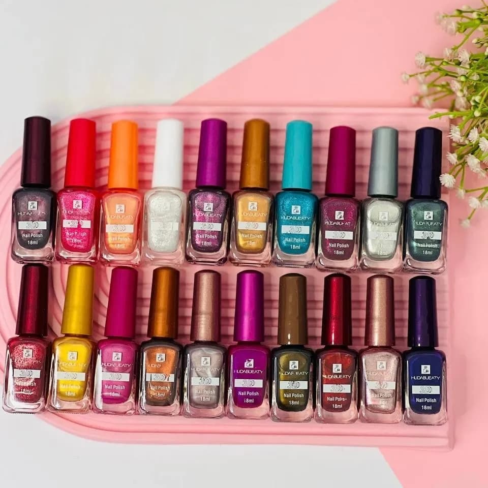 لاک ناخن شاین هدی بیوتی (Huda Beauty) با فرمولاسیون براق و پوشش‌دهی عالی — تصویر ۳