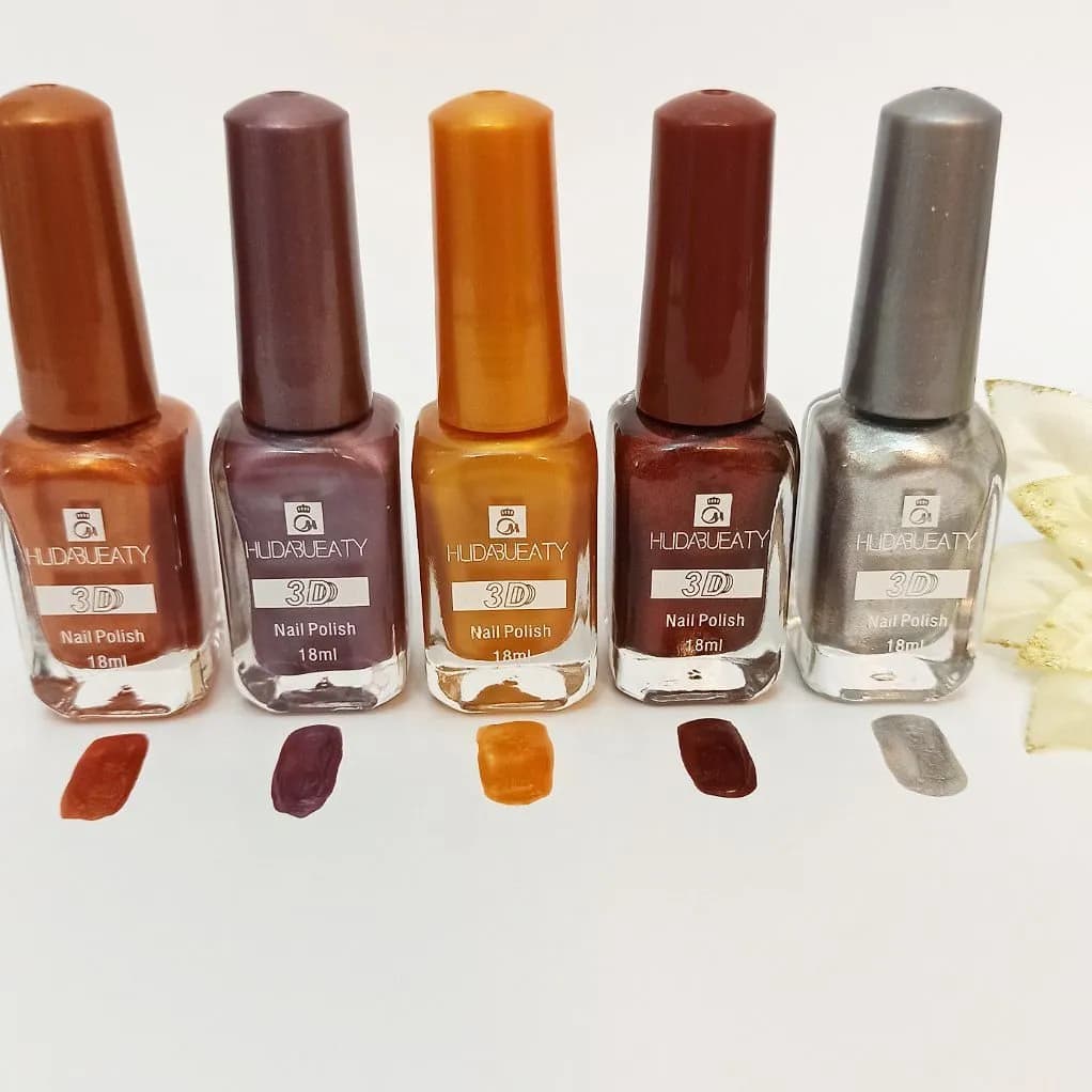 لاک ناخن شاین هدی بیوتی (Huda Beauty) با فرمولاسیون براق و پوشش‌دهی عالی — تصویر ۴